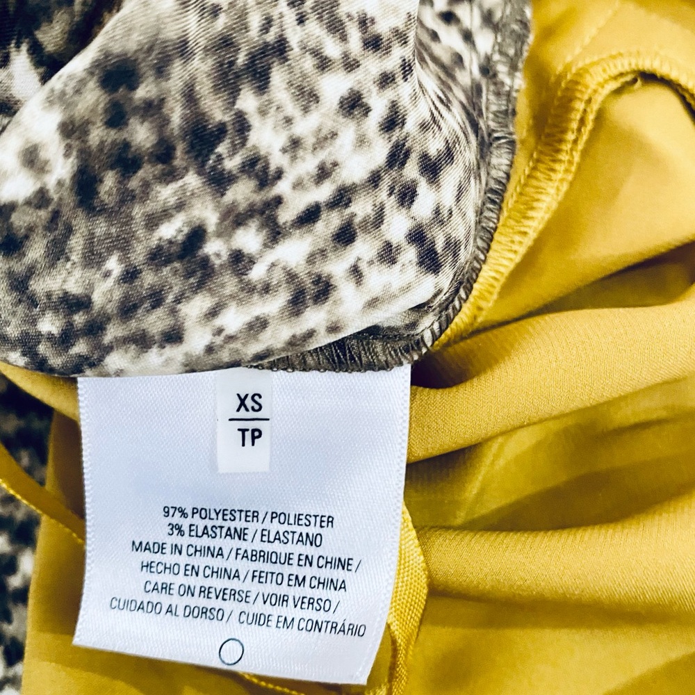 Tahari Snake Pattern Button Down Sleeveless Top S… - image 3